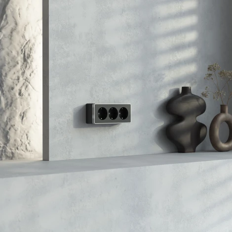 Розетка тройная с заземлением и шторками Gallant W5073134 Werkel  (черный с серебром)