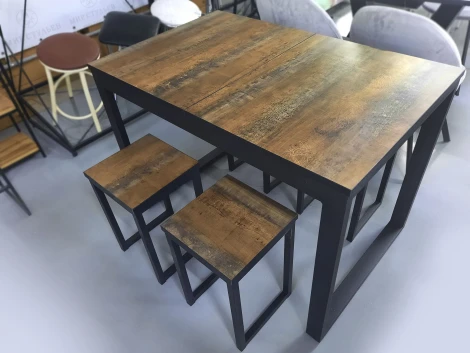 Табурет Саен 5, Трансильвания, Мир стульев