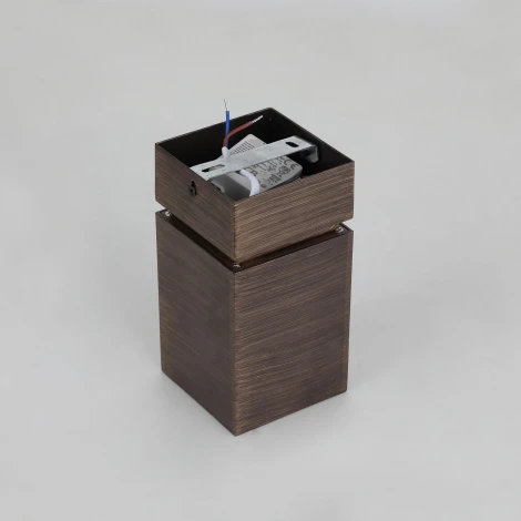 Накладной точечный светильник Favourite Retro 2794-1U (LED, 220V)