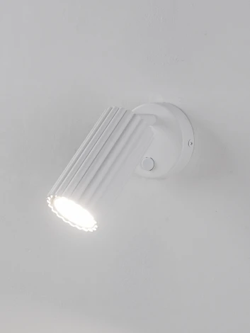 Спот с выключателем Moderli Cora V12144-1W
