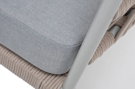 "Диего" кресло плетеное из роупа, каркас алюминий светло-серый (RAL7035) муар, роуп бежевый круглый, ткань светло-серая 4SIS арт.УТ-00009497