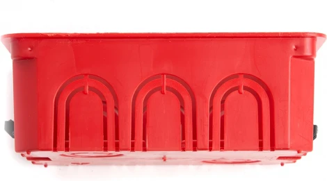 Коробка монтажная для полых стен с пластиковыми зажимами и крышкой Stekker 49008