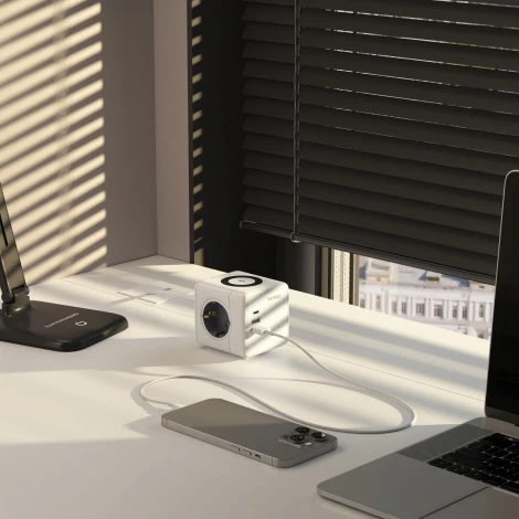 Розеточный блок 3-х местный с 2xUSB Type A+С и беспроводной зарядкой Werkel W6513501 (a066454)