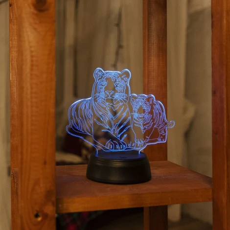 Светильник декоративный с эффектом 3D «Семья тигров», на батарейках 3AA (не в/к), 1 светодиод, RGB свет Uniel ULI-M508 RGB/3AA TIGER FAMILY/BLACK