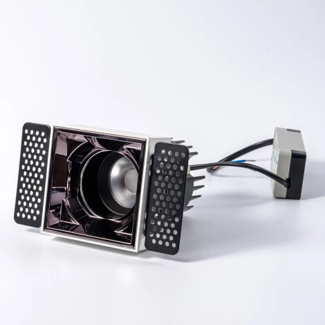 Точечный встраиваемый светодиодный светильник, квадратная рамка, жемчужно-черный отражатель Fiberli 302T75 12130204