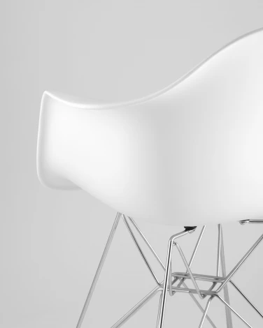 Стул белый Eames DAR УТ000001385