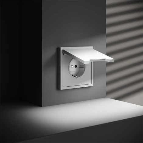 Розетка с заземлением, шторками и крышкой (белый матовый) Voltum S70 VLS040302