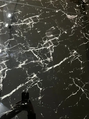 Стеклянный стол M-City АРУБА 140 ЧЕРНЫЙ МРАМОР, стекло / черный каркас