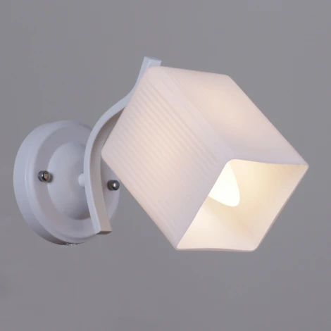 Бра с выключателем Reluce 03323-0.2-01N (220V)