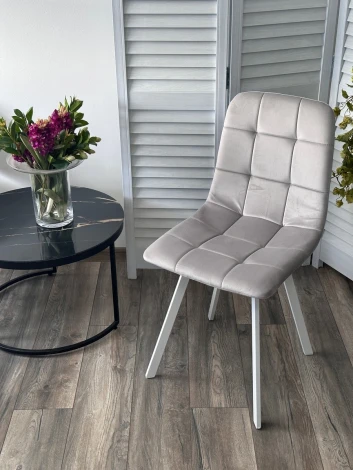 Стул M-City РИЧИ, цвет H-09 Светло-серый, велюр / белый каркас