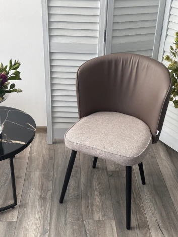 Стул M-City МОНЕ ROVENA BISCUT ткань / ORAKUL 290 экокожа / Черный каркас