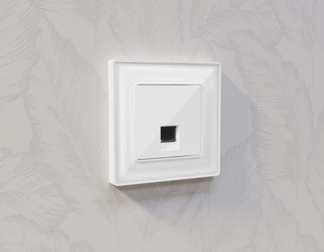 Лицевая панель Ambrella Volt ALFA (Белый глянец) для компьютерной/телефонной розетки RJ-45/RJ-11 QUANT AP1120