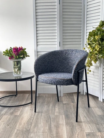 Стул GUST цвет стальной синий TOPIC 330 / черный каркас / Товарный знак DISAUR