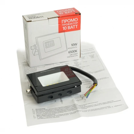 Светодиодный прожектор Saffit SFL51-10 51191 IP65 10W 6500K черный