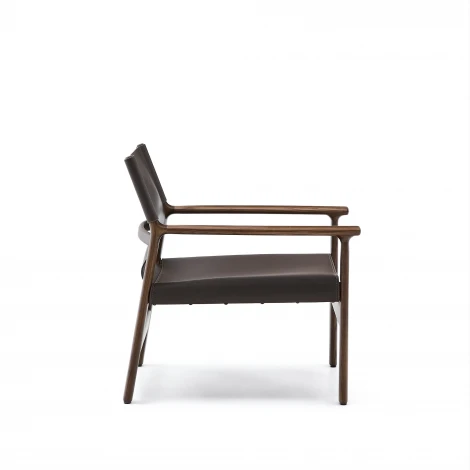 Кресло Jan из переработанной кожи темно-коричневого цвета и ясеня в ореховом цвете La Forma (ex Julia Grup) 301332