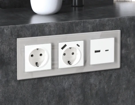 Комплект механизма Ambrella Volt электрической розетки ALFA MA126010 Белый матовый с заземлением на винтовых зажимах 2P+E 16A-250V QUANT