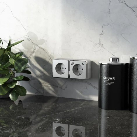 Розетка с заземлением,шторками и USB Type A+С (серебряный) Werkel W5071706 (a057701)