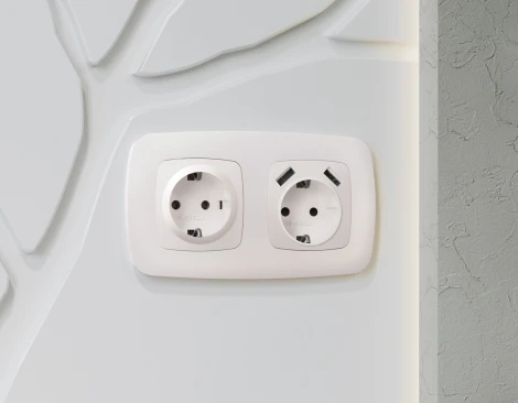 Лицевая панель Ambrella Volt OMEGA (Жемчуг) для электрической розетки с заземлением QUANT OP2060