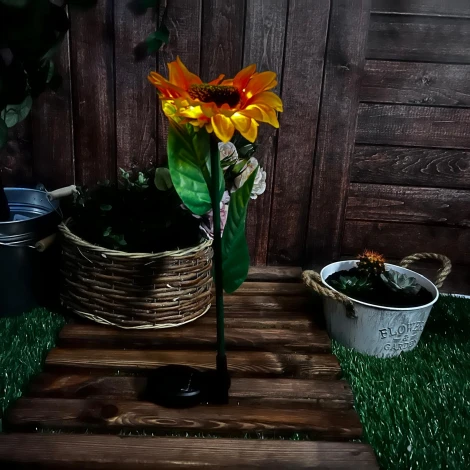 Садовый светильник на солнечной батарее «Подсолнух». 8 светодиодов, 1*АА Ni-Mh аккумулятор в/к. IP44 Uniel USL-S-814/PT700 SUNFLOWER