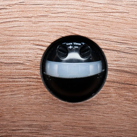 Настенный светильник уличный Mantra Ruka 6774 (LED, 220V, датчик освещенности, IP54)