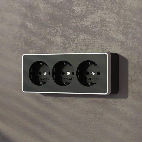Розетка тройная с заземлением и шторками Gallant W5073134 Werkel  (черный с серебром)