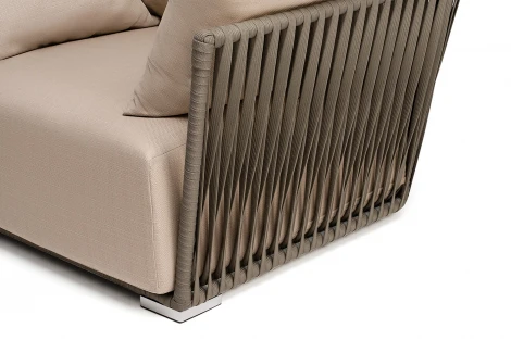 "Форли" кресло плетеное из роупа, каркас алюминий светло-серый (RAL7035) муар, роуп серо-коричневый 23мм, ткань Mossle бежевая 4SIS арт.УТ-00009909