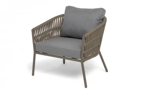 "Комо" кресло плетеное из роупа, каркас алюминий бежево-серый (RAL7006) муар, роуп серо-коричневый 23мм, ткань темно-серая 027 4SIS COM-A-001 RAL7006 Mua S-G-brown(D-gray027)