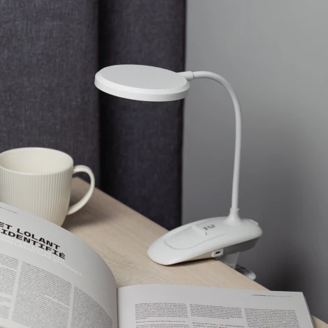 Офисная настольная лампа светодиодная аккумуляторная на прищепке с регулировкой цветовой температуры и яркости ЭРА NLED-513 NLED-513-6W-W