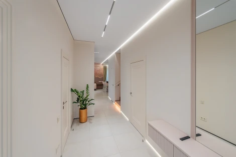 Трековый светильник Denkirs Smart DK8005-WH (LED, 220V, пульт управления, управление смартфоном, голосовое управление, умный дом - Алиса)