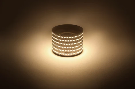 Светодиодная лента 12V 5м белый теплый ЭРА LS2835-19,2-240-12-3000K-IP20-1 year-5m