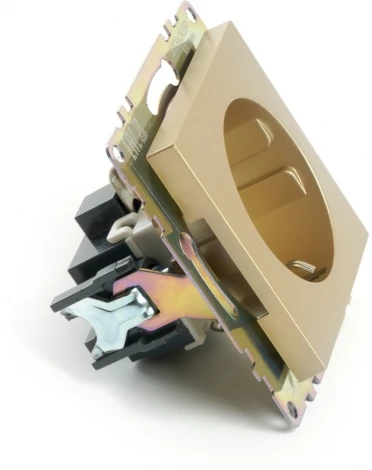 Розетка с заземлением и шторками (золото) Stekker Катрин 49224