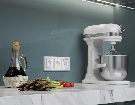 Рамка Ambrella Volt ALFA Arctic (Белый Стекло органическое/Серебро) 3-ая AF580133