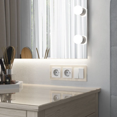 Рамка на 3 поста Favorit (молочный, стекло) Werkel W0031141 (a058815)