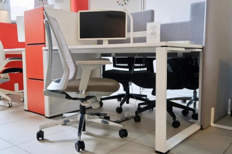 Кресло офисное Air-Chair серый, хром