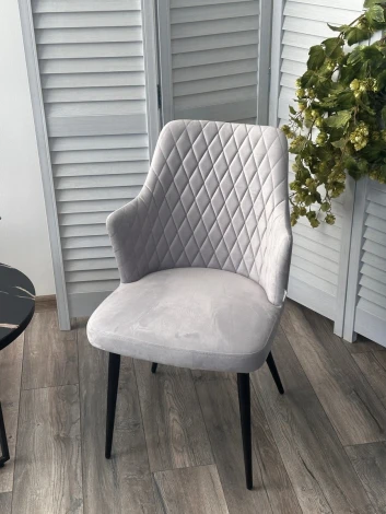 Стул M-City HERMAN СВЕТЛО-СЕРЫЙ BM-4, велюр / черный каркас