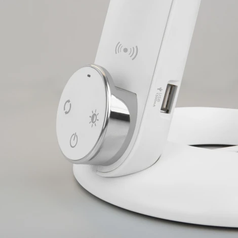 Офисная настольная лампа Eurosvet Action 80428/1 белый