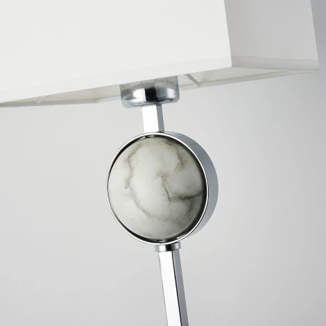 Интерьерная настольная лампа Favourite Diva 2821-1T (220V, куб)