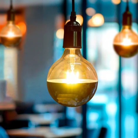 Лампа светодиодная, форма "шар", прозрачная колба с зеркальным отражателем, теплый белый свет 3000K Uniel SKY LED-G125-4W/3000K/E27/CL MIRROR/CHROME PLS02WH