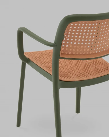 Стул Yona пластиковый с подлокотниками зелёный Stool Group арт.УТ000040845