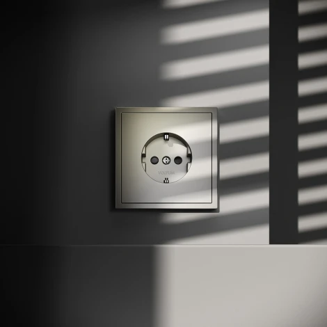 Розетка с заземлением и шторками (шелк) Voltum S70 VLS040204