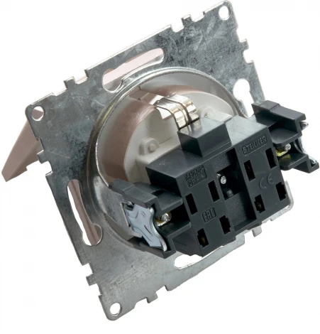 Розетка с заземлением защитной крышкой и шторками (шампань) Stekker Катрин 39594