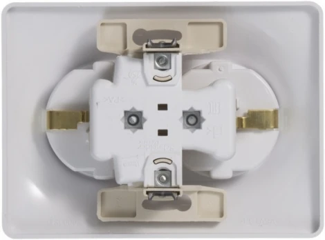 Розетка встраиваемая двойная с заземлением (белый) Systeme Electric Glossa GSL000124