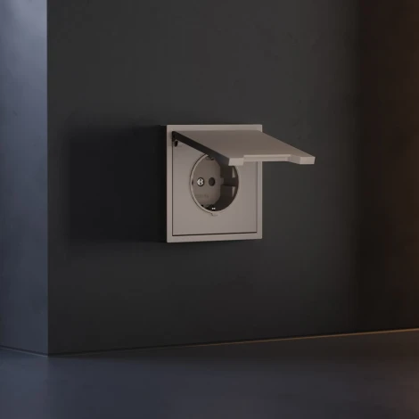 Накладка для розетки с заземлением защитными шторками и крышкой (капучино) Voltum S70 VLS000814