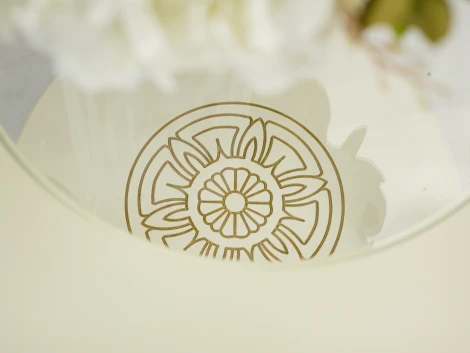 Стол журнальный Грация (С) на колесах слоновая кость/золото от фабрики Mebelik