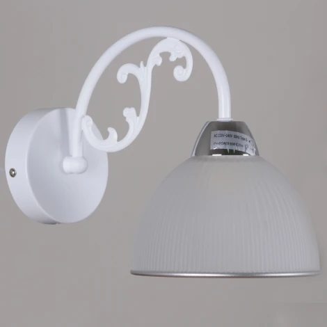 Бра с выключателем Reluce 62410-0.2-01 WH+CR