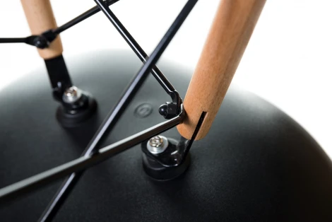 Стул обеденный DAW (ножки светлый бук, цвет сиденья чёрный)