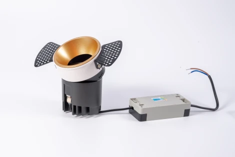 Точечный встраиваемый светодиодный светильник, круглая рамка, золотой отражатель Fiberli 302T75 12130202