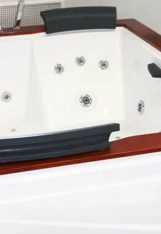 Акриловая ванна Gemy G9052 II K R