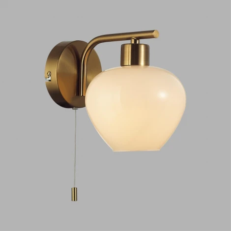 Бра с выключателем сонетка Lumion Carmela 8278/1W латунь/белый, металл/стекло Е14 1*40W 220V
