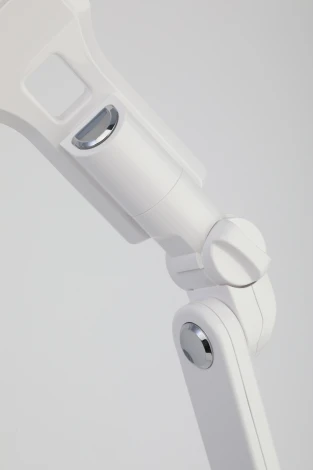 Офисная настольная лампа светодиодная на струбцине с регулировкой цветовой температуры и яркости ЭРА NLED-496-12W-W (220V, сенсорный выключатель)